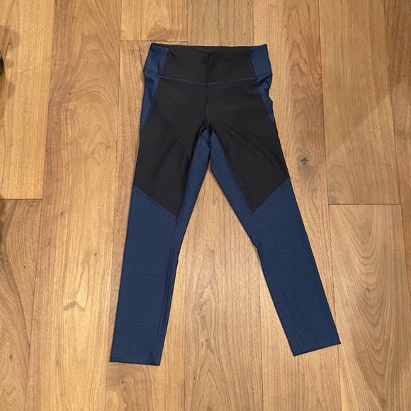 Outdoor Voices Warmup Legging 3/4 in Navy/Black - Picture 3 of 5
